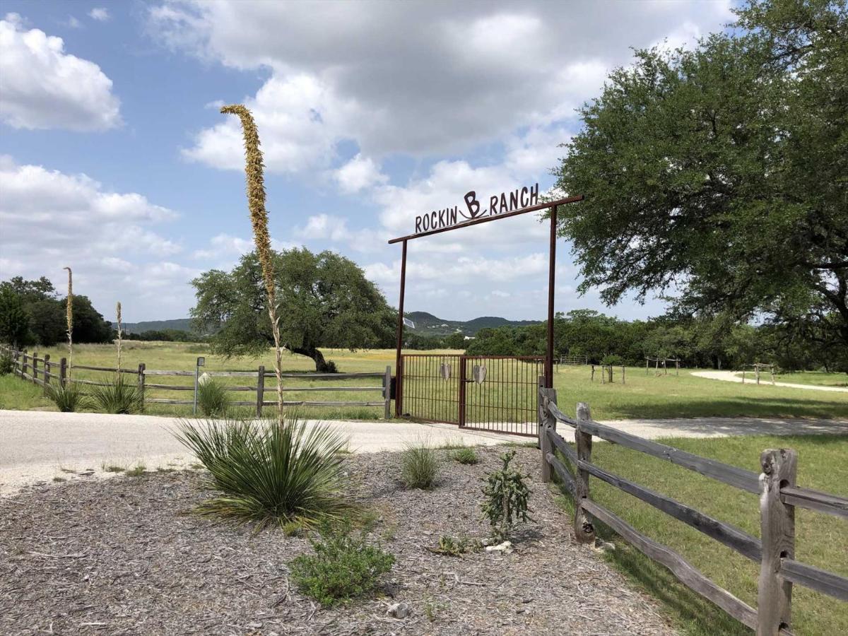 Rockin' B Ranch Love Shack Pipe Creek Bagian luar foto